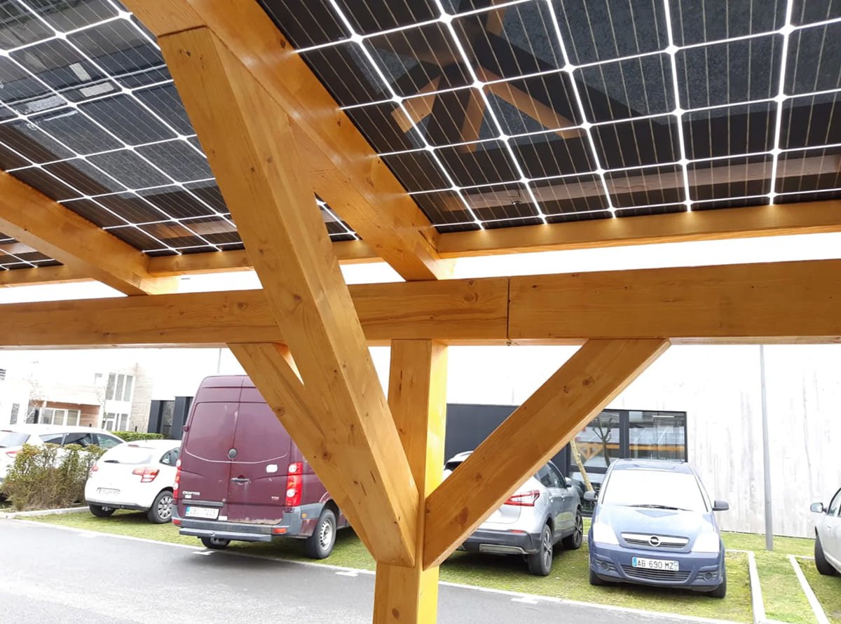 Holzcarport Unteransicht Solarmodule Photovoltaik Holzunterkonstruktion Glas Glas Module
