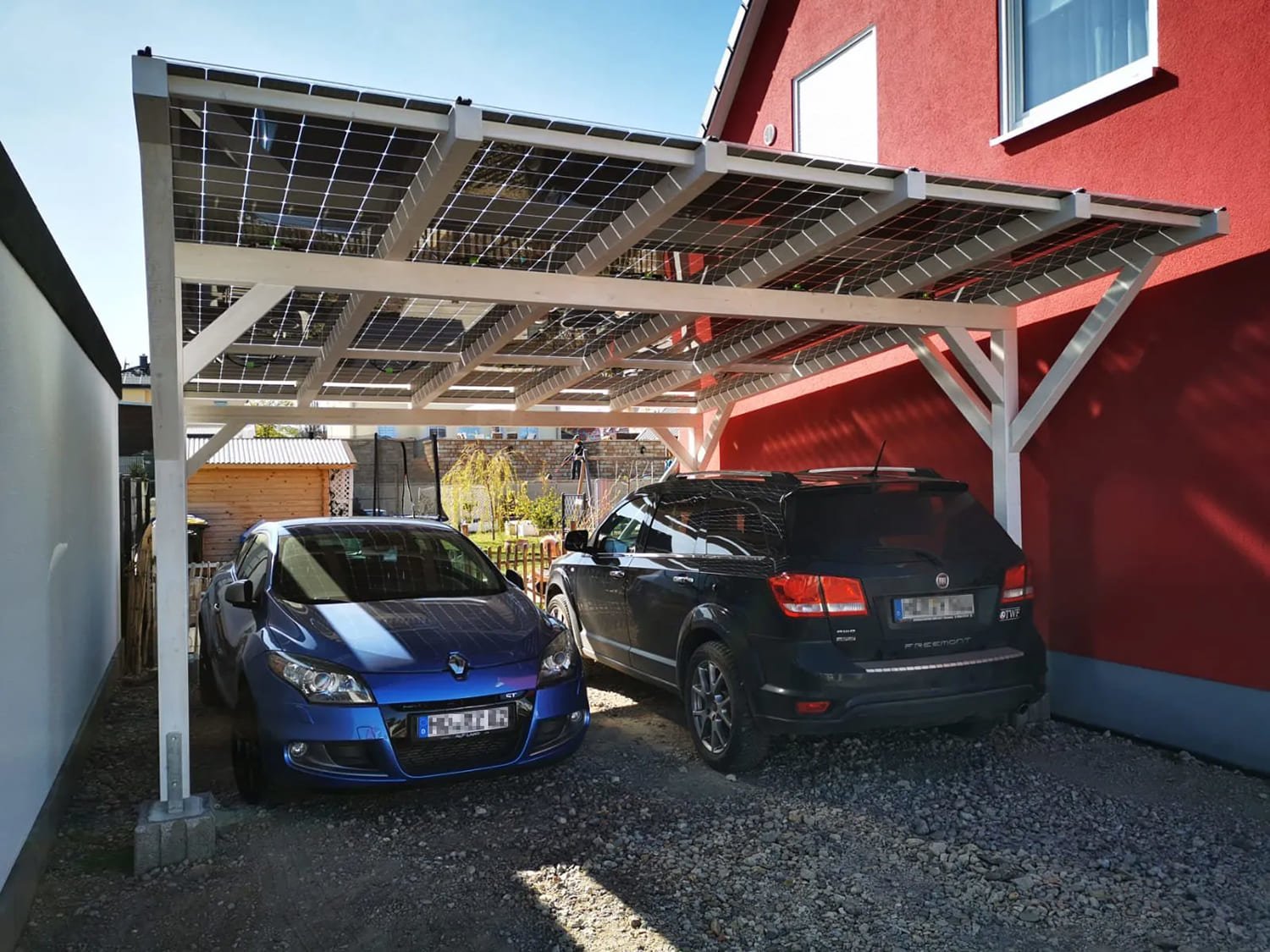 Unteransicht Unterkonstruktion Solar bifacial Doppelglasmodule Photovoltaik PV Dach PVC Carport